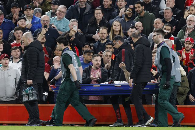 Noa Lang foi transportado de maca - Foto: IMAGO