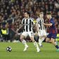 Tonali, médio do Newcastle, em ação frente ao Barcelona