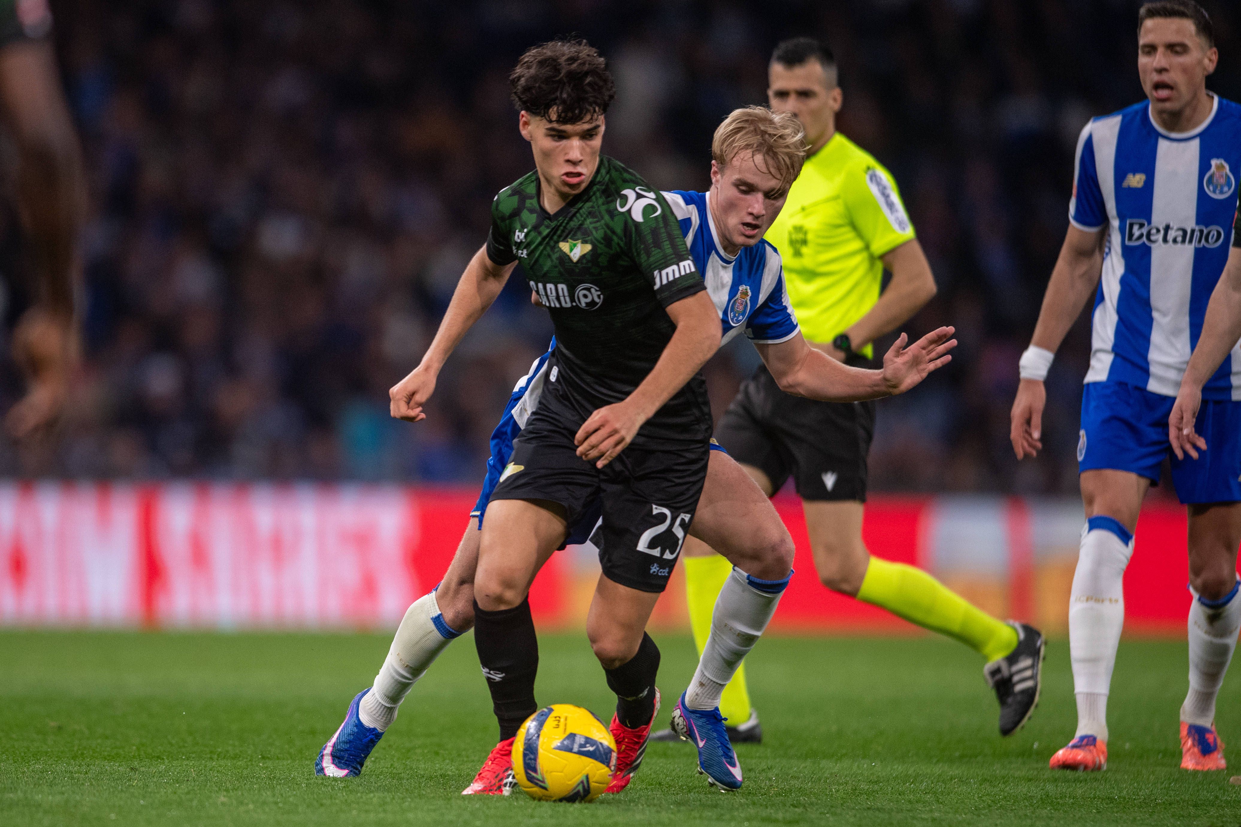 Afonso Assis, que joga no Moreirense, é filho de Nuno Assis, antigo internacional português que vestiu a camisola do Vitória de Guimarães e foi campeão no Benfica