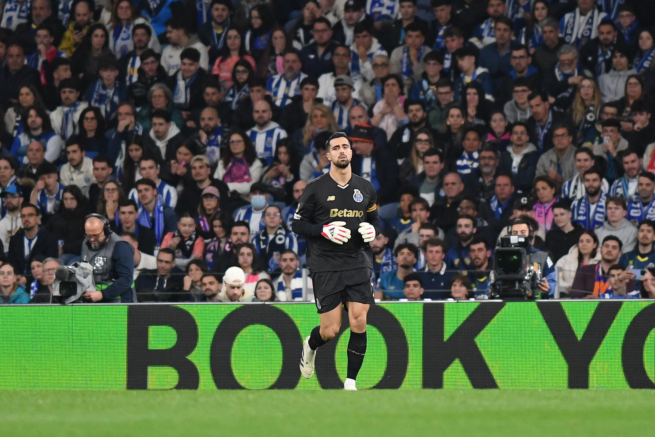 Diogo Costa esteve em destaque com seis defesas (Foto: Rogério Ferreira/Kapta+)