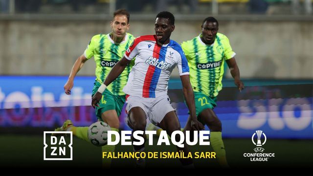 Podia fazer o 'hat trick' aos 120+5', mas falhou de... baliza aberta!