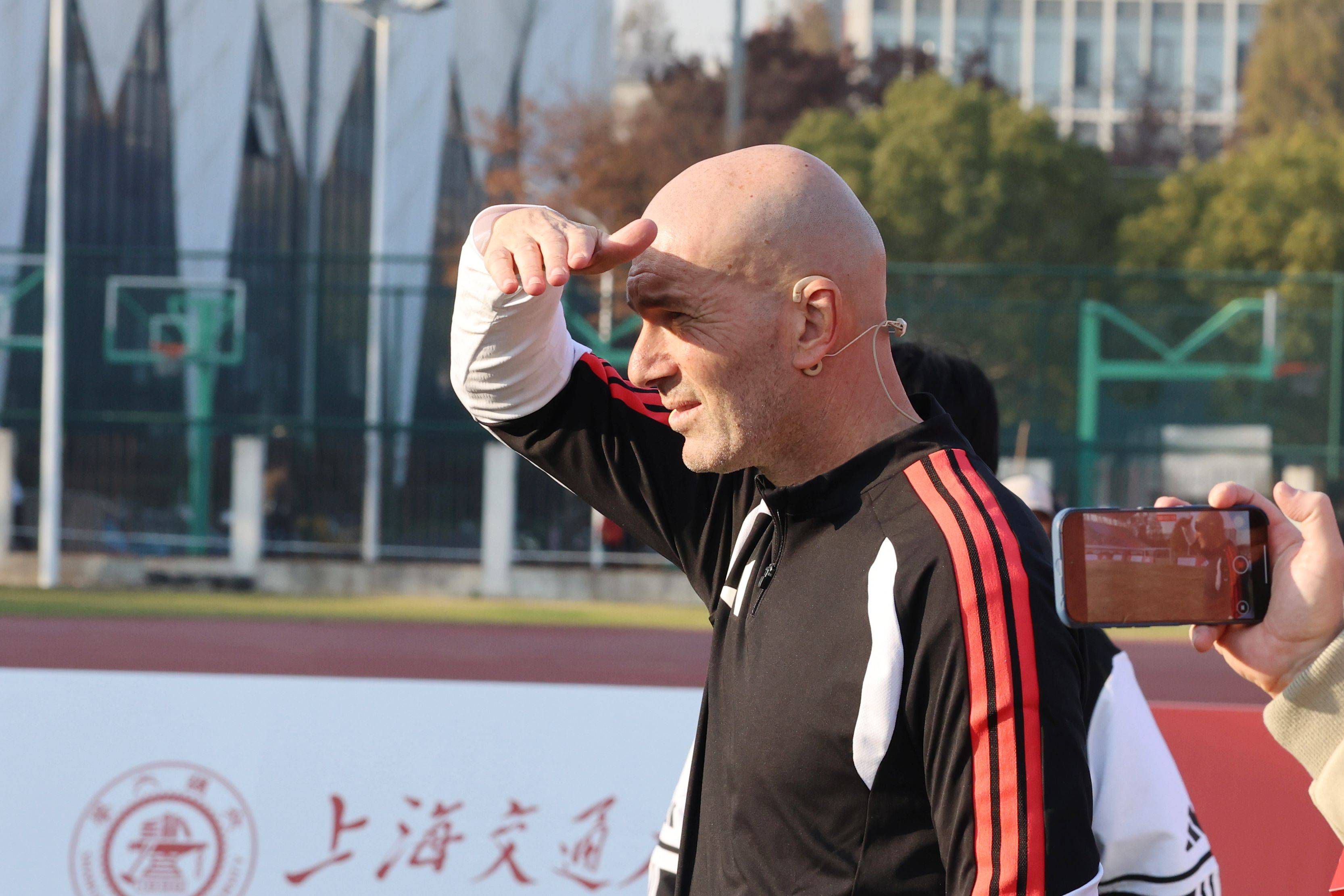 Zidane também passou a paixão pelo futebol aos filhos. Um deles, Enzo, que já se retirou, passou por Portugal pelo Desportivo das Aves