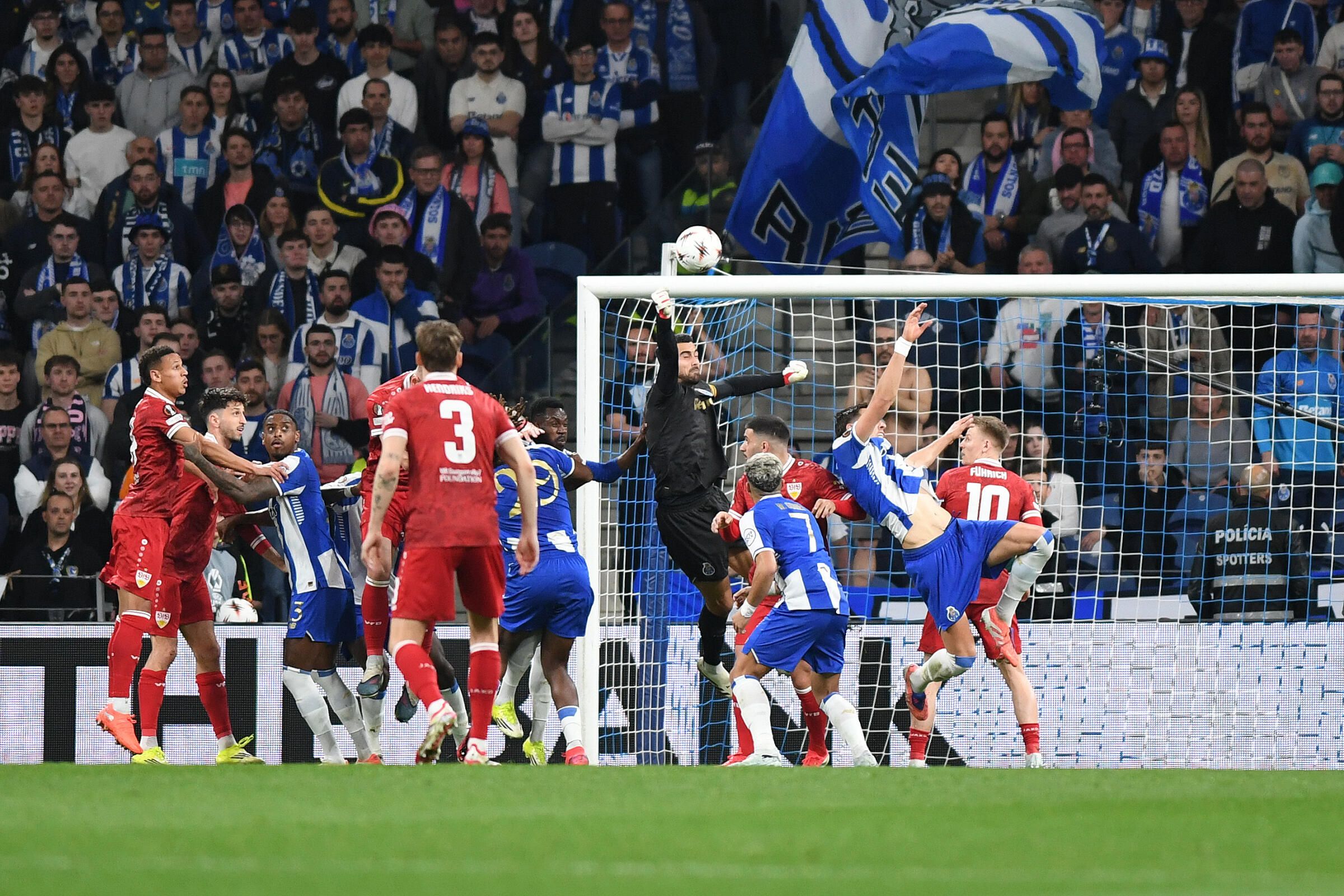 Diogo Costa em ação (Foto: Rogério Ferreira/Kapta+)