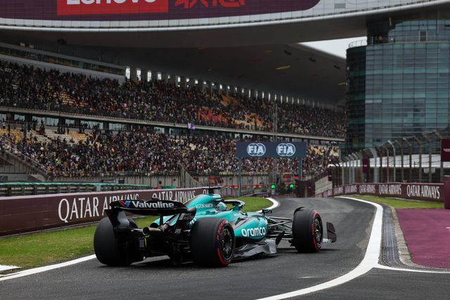 GP Xangai: incêndio na relva e Stroll o mais rápido nos primeiros treinos livres