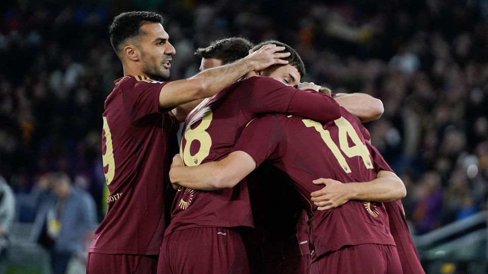 Shomurodov a agradecer a assistência de Soulé no Roma-Verona