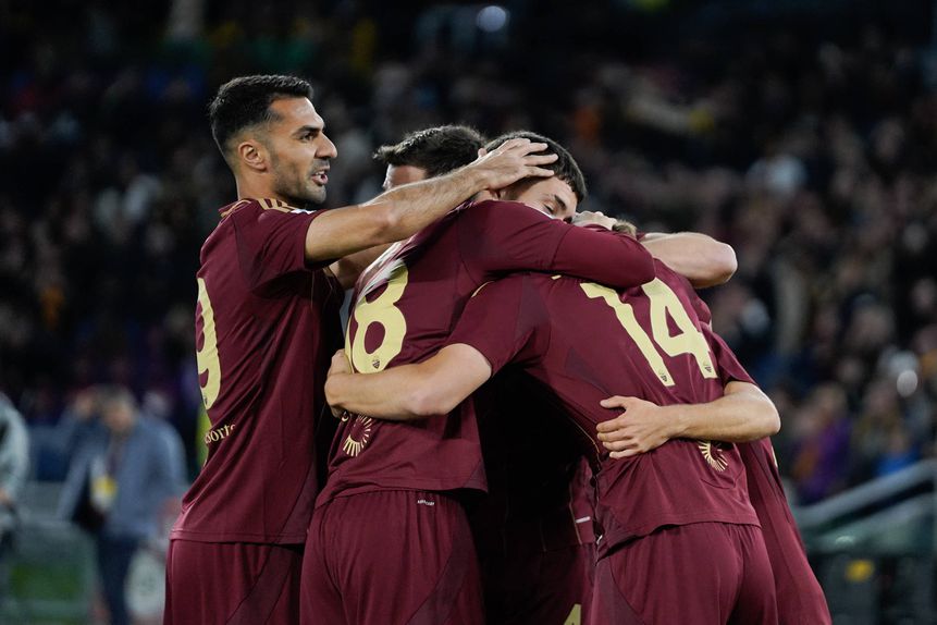 Shomurodov a agradecer a assistência de Soulé no Roma-Verona