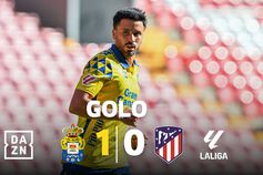 Árbitro desconfia, VAR confirma: Las Palmas vence Atlético no último segundo (vídeo)