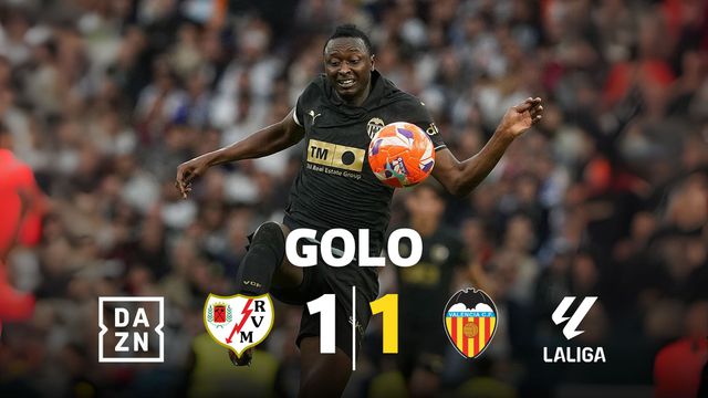 Foi no chão, mas entrou: o golo caricato do Valência (vídeo)