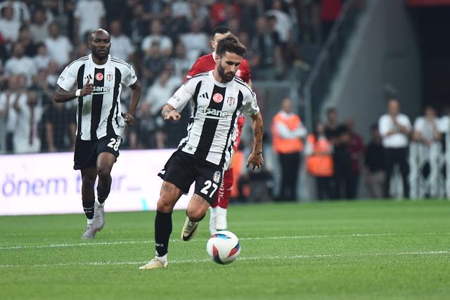 Rafa Silva em ação pelo Besiktas (Foto: IMAGO)