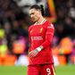 Darwin Núñez reage ao penálti falhado frente ao PSG, que ditou e eliminação do Liverpool da UEFA Champions League
