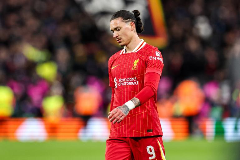 Darwin Núñez reage ao penálti falhado frente ao PSG, que ditou e eliminação do Liverpool da UEFA Champions League