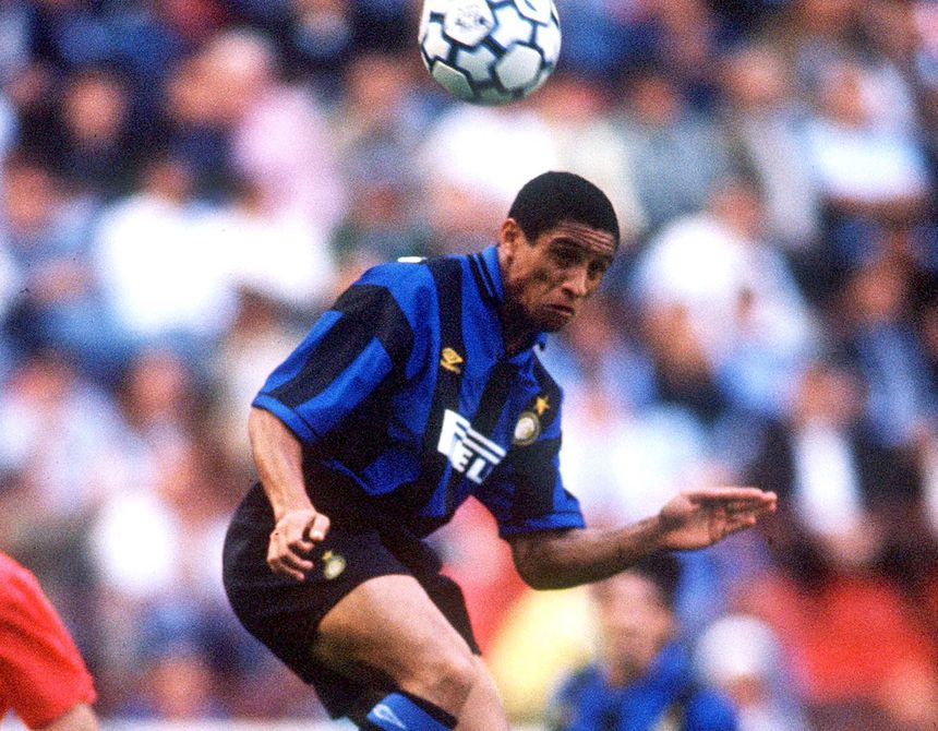Roberto Carlos com a camisola do Inter (IMAGO)