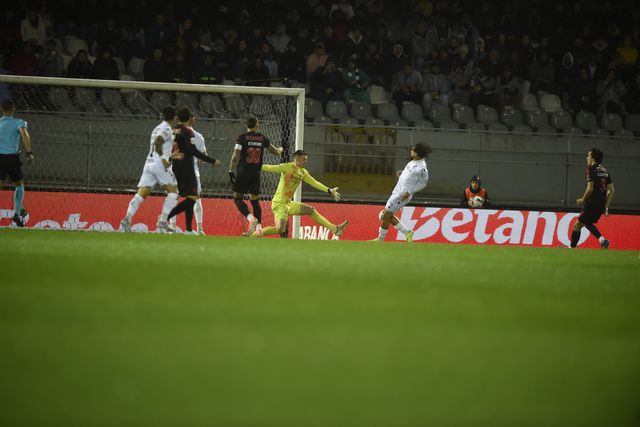 Trubin em ação frente ao Vitória de Guimarães