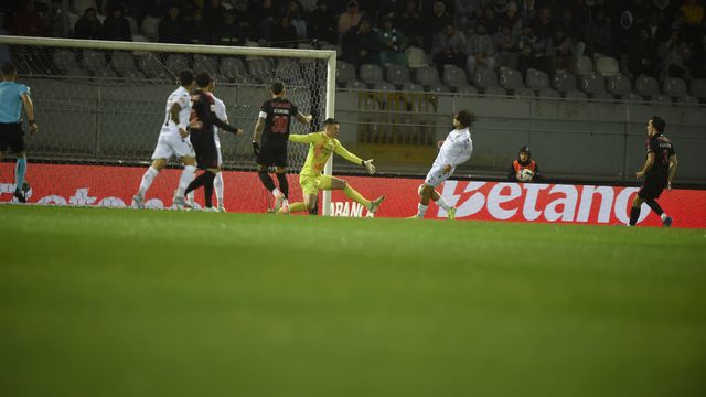 Trubin em ação frente ao Vitória de Guimarães
