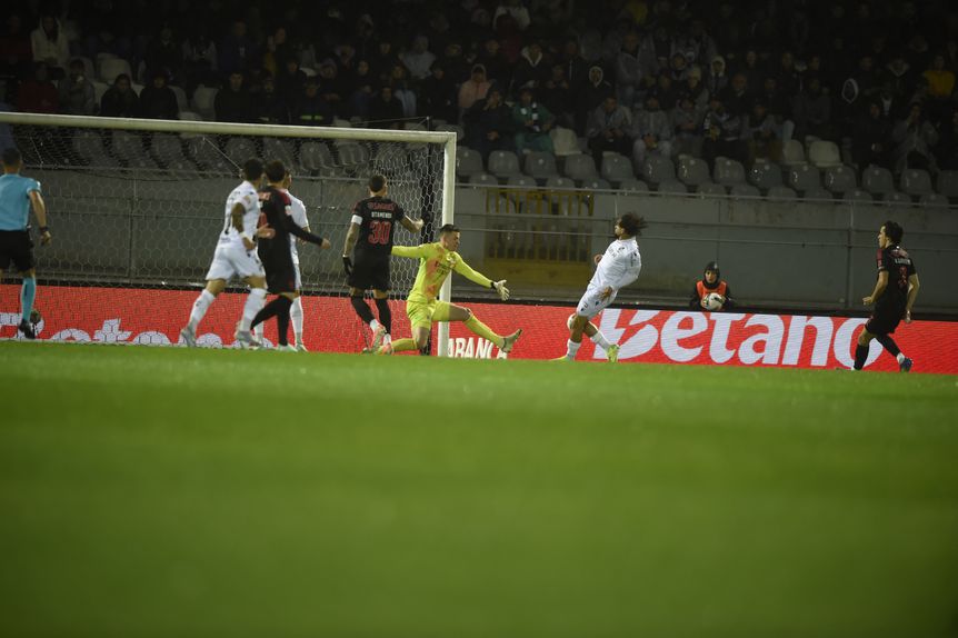 Trubin em ação frente ao Vitória de Guimarães