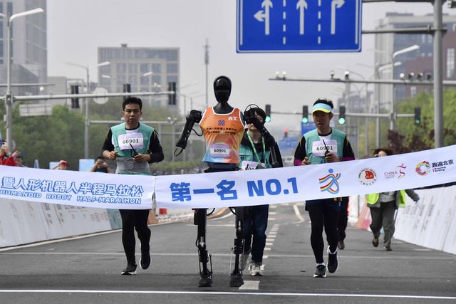 Robôs a correrem com humanos? Aconteceu na China