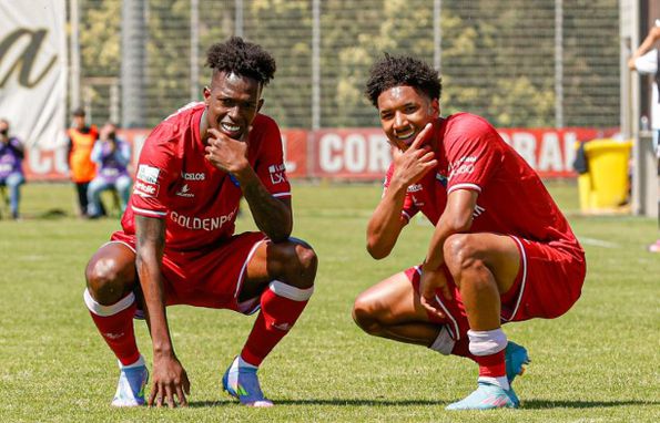 Félix Correia a festejar com Tidjany Touré