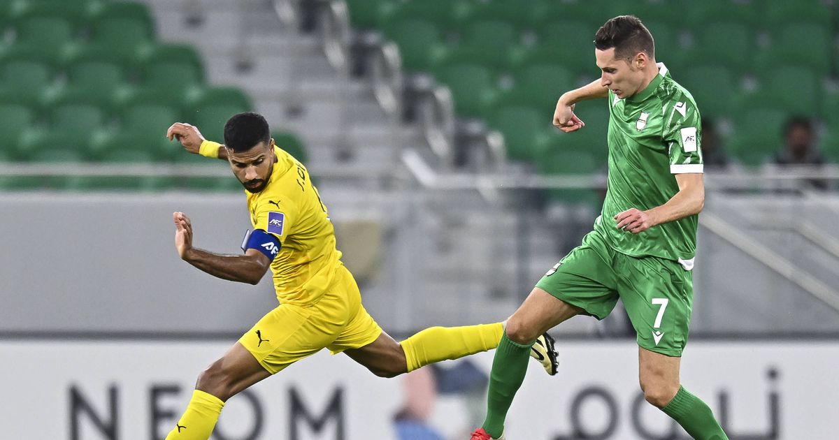 Ex-Benfica faz golo de canto direto e marca encontro com Ronaldo e companhia (vídeo)