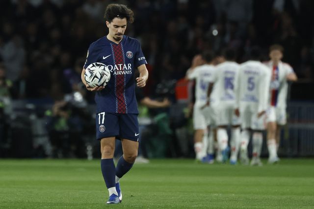 Vitinha saiu lesionado frente ao Lyon - Foto: EPA/MOHAMMED BADRA