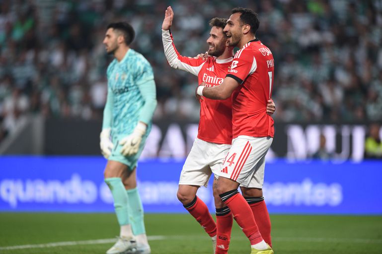 Jogadores do Benfica festejam vitória em Alvalade - Foto: Sérgio Miguel Santos