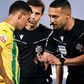 Cláudio Pereira recebeu nota 6 de Pedro Henriques, mas valeu-lhe o VAR como ajuda — Foto: Liga Portugal
