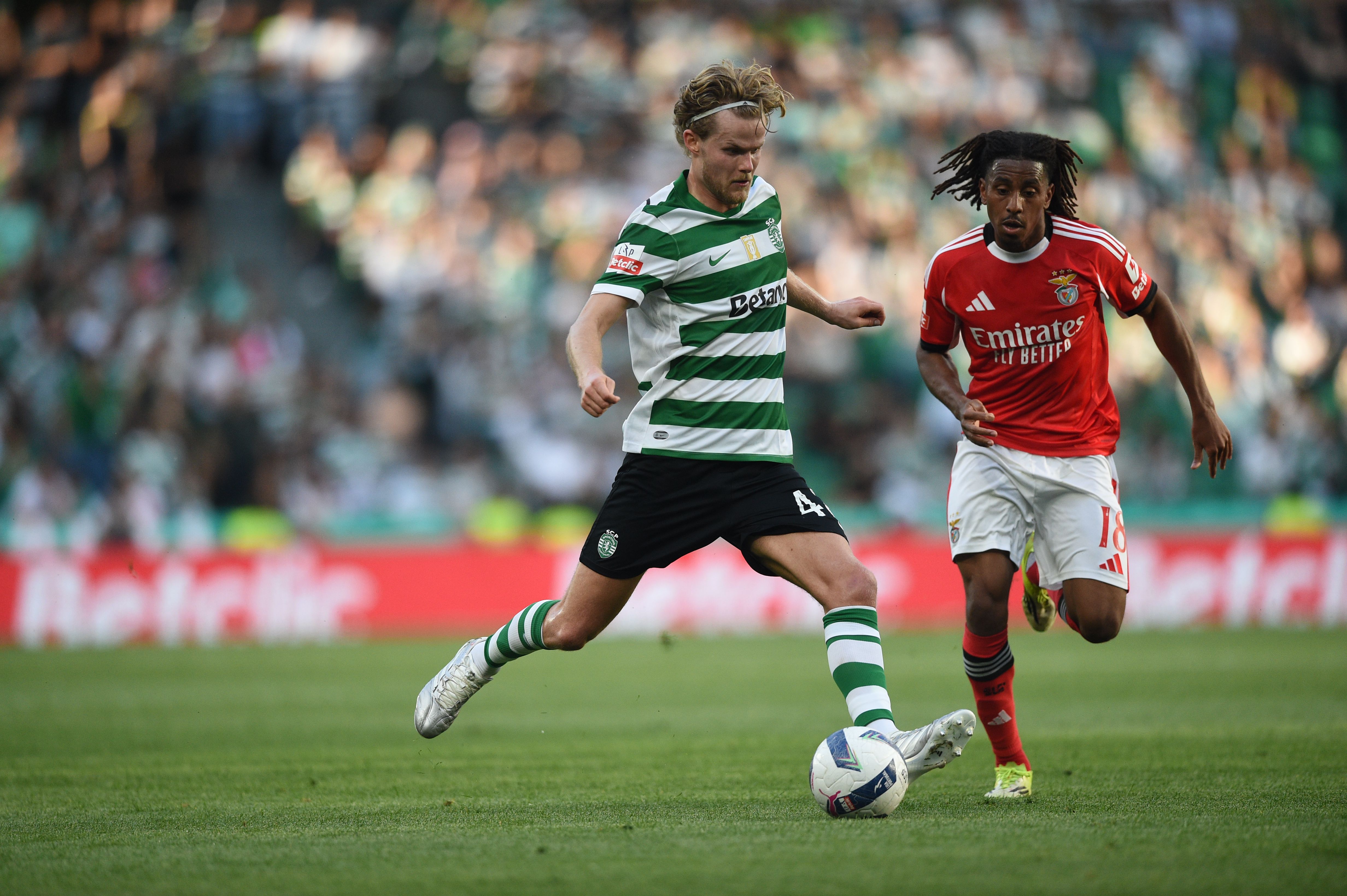 Hjulmand domina a bola no jogo frente ao Benfica - Foto: Sérgio Miguel Santos
