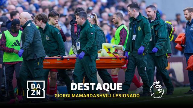 Guarda-redes do Liverpool foi hospitalizado depois deste lance