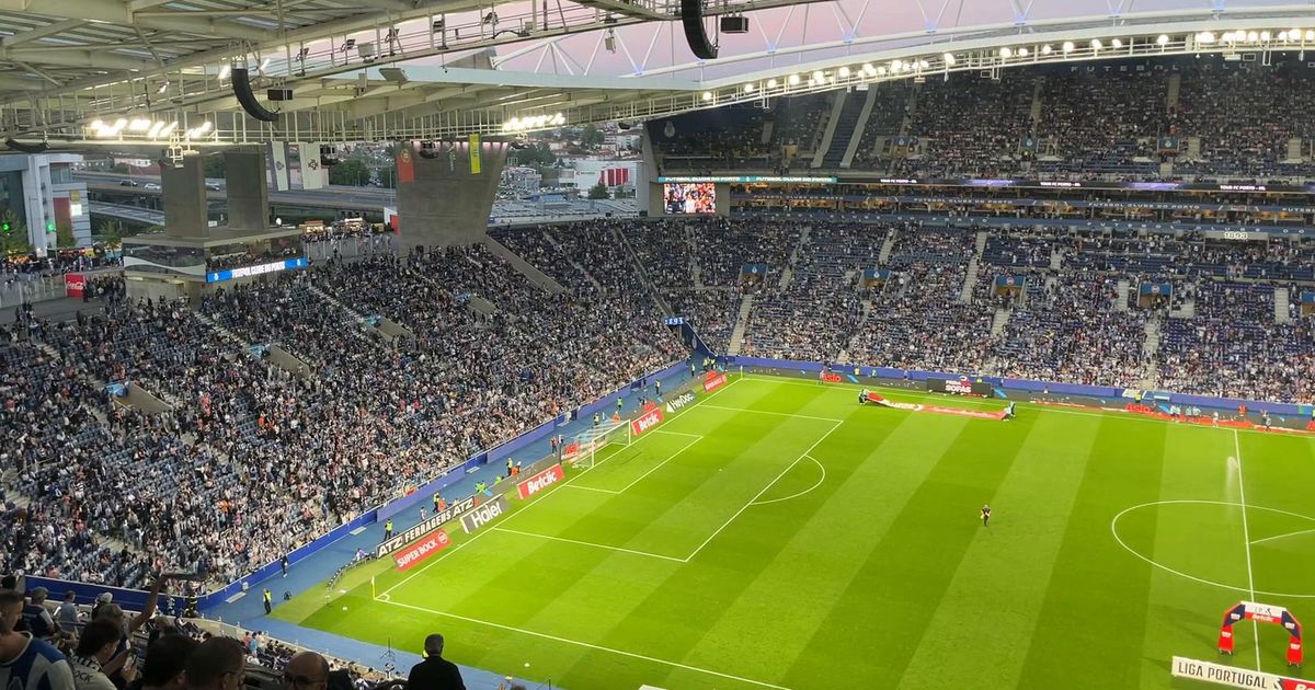 A reação do Estádio do Dragão após o apito final do Sporting-Benfica