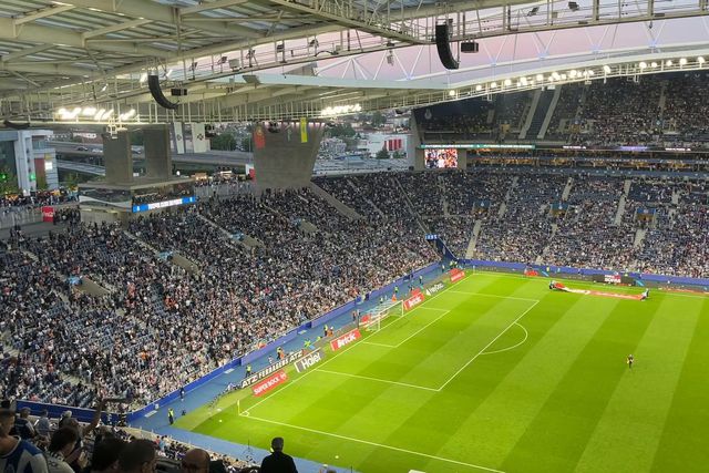A reação do Estádio do Dragão após o apito final do Sporting-Benfica