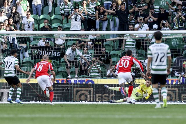 Houve invasão da área no penálti do Sporting? Pedro Henriques explica