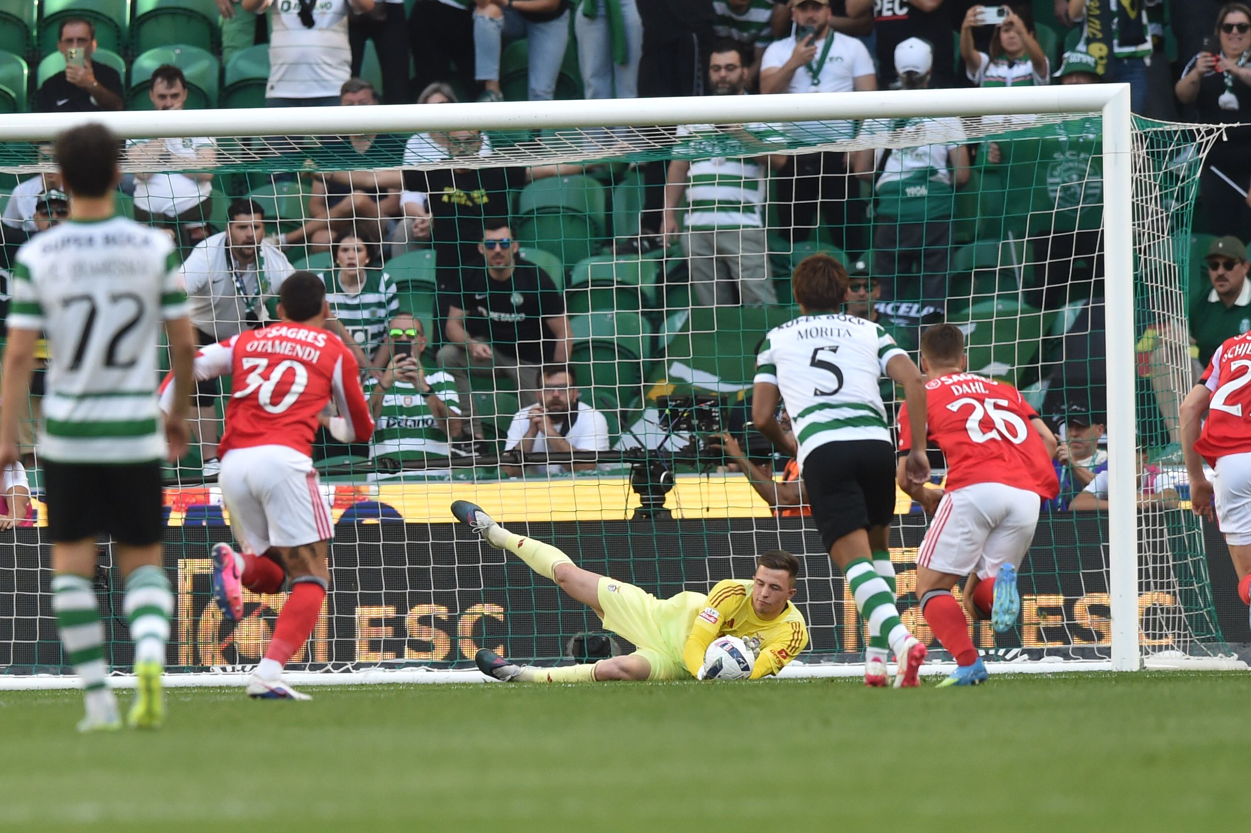 Trubin defendeu penálti de Luis Suárez - Foto: Miguel Nunes