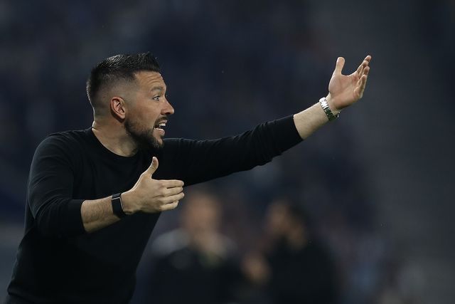 Francesco Farioli feliz com o título cada vez mais perto do Dragão - Foto: LUSA