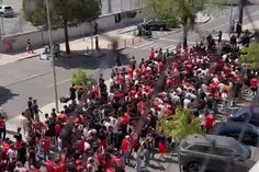 O cortejo dos adeptos do Benfica para Alvalade
