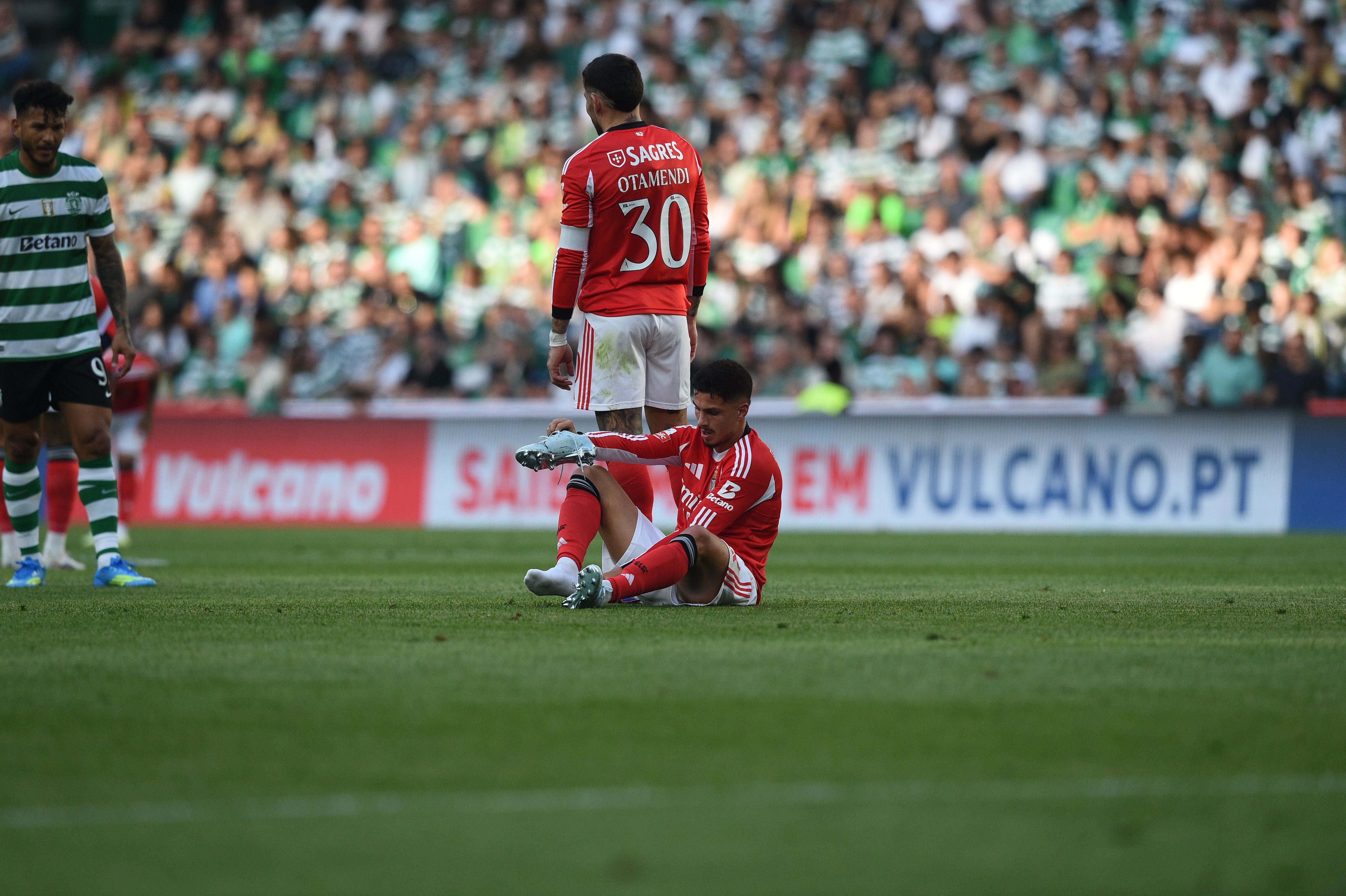 Ivanovic recupera a chuteira - Foto: Sérgio Miguel Santos