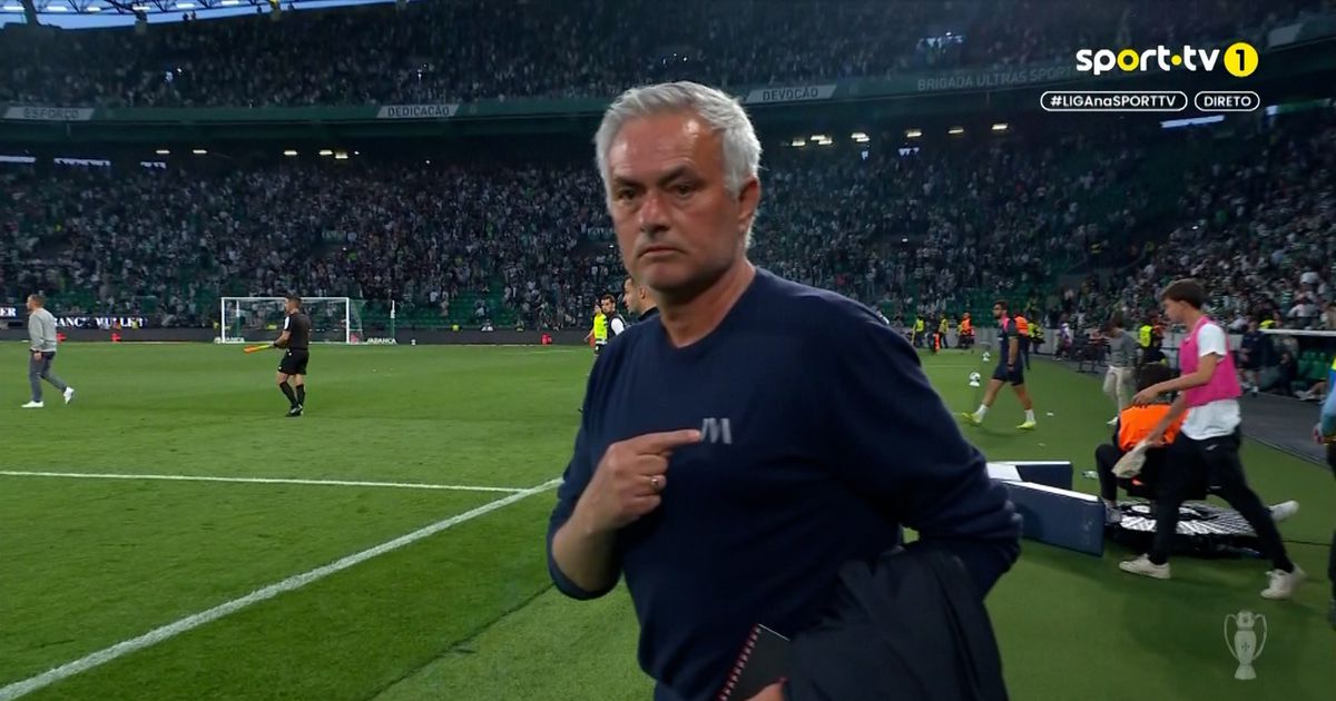 Dérbi acaba e Mourinho chama os holofotes