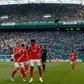 Schjelderup e Ríos celebram golo do Benfica frente ao Sporting