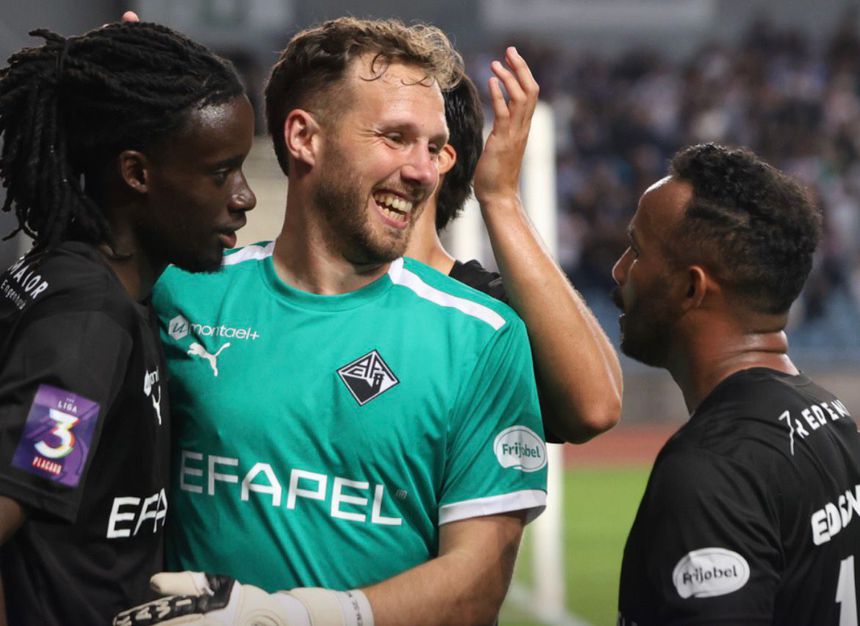 Jogadores da Académica celebram o golo de Beni Souza - Foto: Liga 3