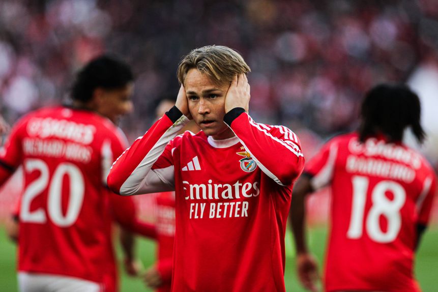 Schjelderup festeja o golo marcado ao Sporting