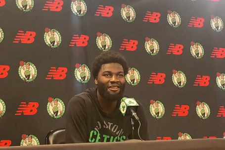 Neemias Queta: a emoção de um português nos play-off e quem ganha no Catan