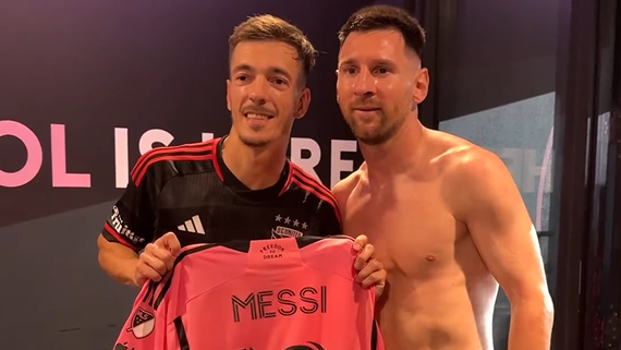 Esta é para a coleção: Pedro Santos recebeu uma camisola de Lionel Messi