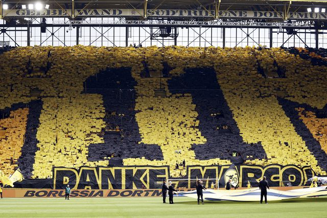 Na despedida do Dortmund, Reus pagou cerveja… a milhares de adeptos