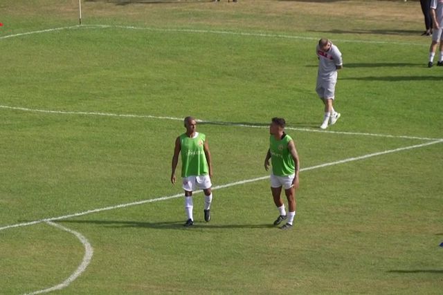 Romário sai da reforma para jogar ao lado do filho (vídeo)