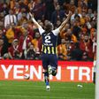 Liga Turca: Fenerbahçe vence dérbi e adia título do Galatasaray