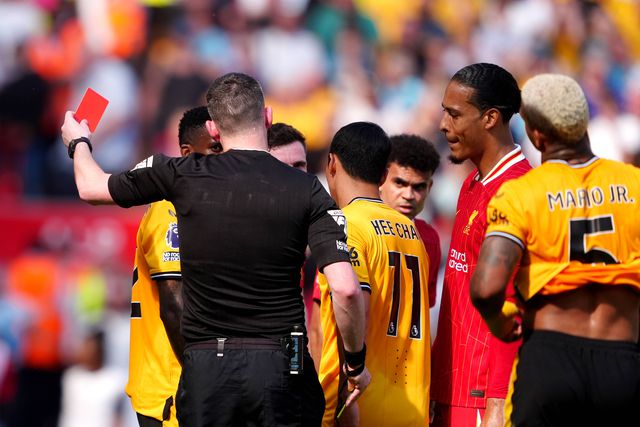 Vídeo: Nélson Semedo despediu-se da temporada... com cartão vermelho