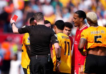 Vídeo: Nélson Semedo despediu-se da temporada... com cartão vermelho