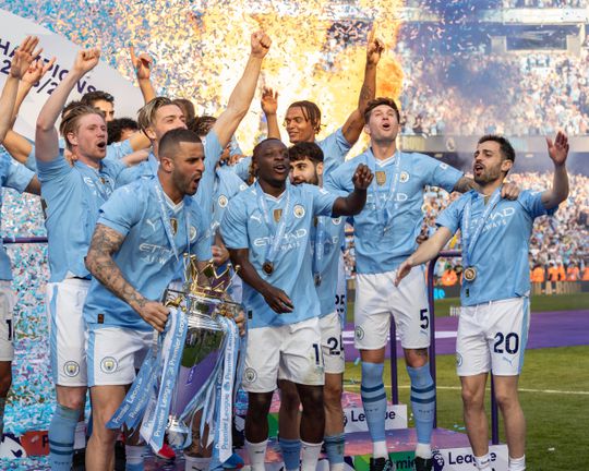 Manchester City não vacila e conquista inédito 'tetra'