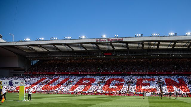 O último You'll Never Walk Alone com Jurgen Klopp em Anfield