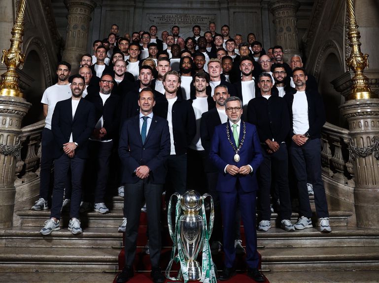 Uma das figuras do título do Sporting não quis aparecer na foto de grupo?