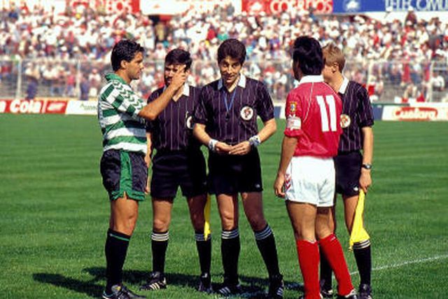 Jorge Coroado arbitrou inúmeros jogos entre Benfica e Sporting, este foi na Luz, em 1990