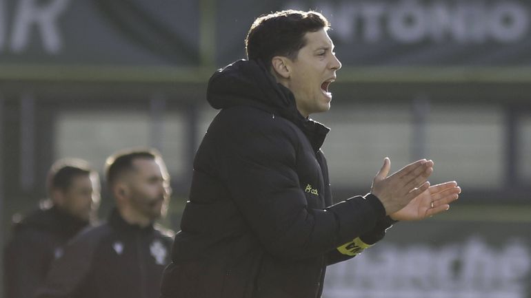 Luís Pinto continua no Tondela e estreia-se na Liga
